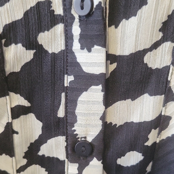 Stylish Black and White Patterned Dress - Picture 9 of 9